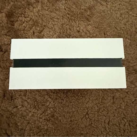 Authentic Givenchy Box with dust bag and authenticity card - Picture 6 of 6